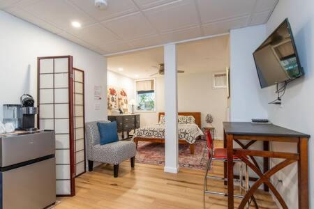 Cozy Private Apt Near Downtown Μπέρλινγκτον Εξωτερικό φωτογραφία