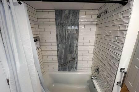Cozy Private Apt Near Downtown Μπέρλινγκτον Εξωτερικό φωτογραφία