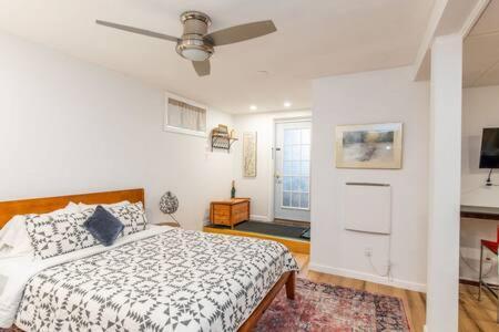 Cozy Private Apt Near Downtown Μπέρλινγκτον Εξωτερικό φωτογραφία